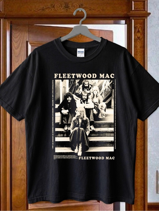 Gildan Tops - Fleetwood Mac Graphic Tshirt